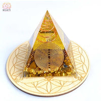Pyramide d’orgone dorée §CM et planche 7 chakras en bois énergie de guérison: NARESH - Réduction 25%